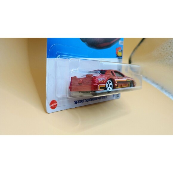 2023 Hot Wheels 107/250 HKK03 '86 Ford Thunderbird Pro Stock HW Drag Strip 4/10 - Picture 5 of 7